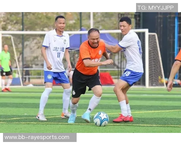 中国足球第一高龄球星传奇岁月 他以坚韧与热爱书写不老神话 中国足球第一高龄球星传奇岁月 他以坚韧与热爱书写不老神话
